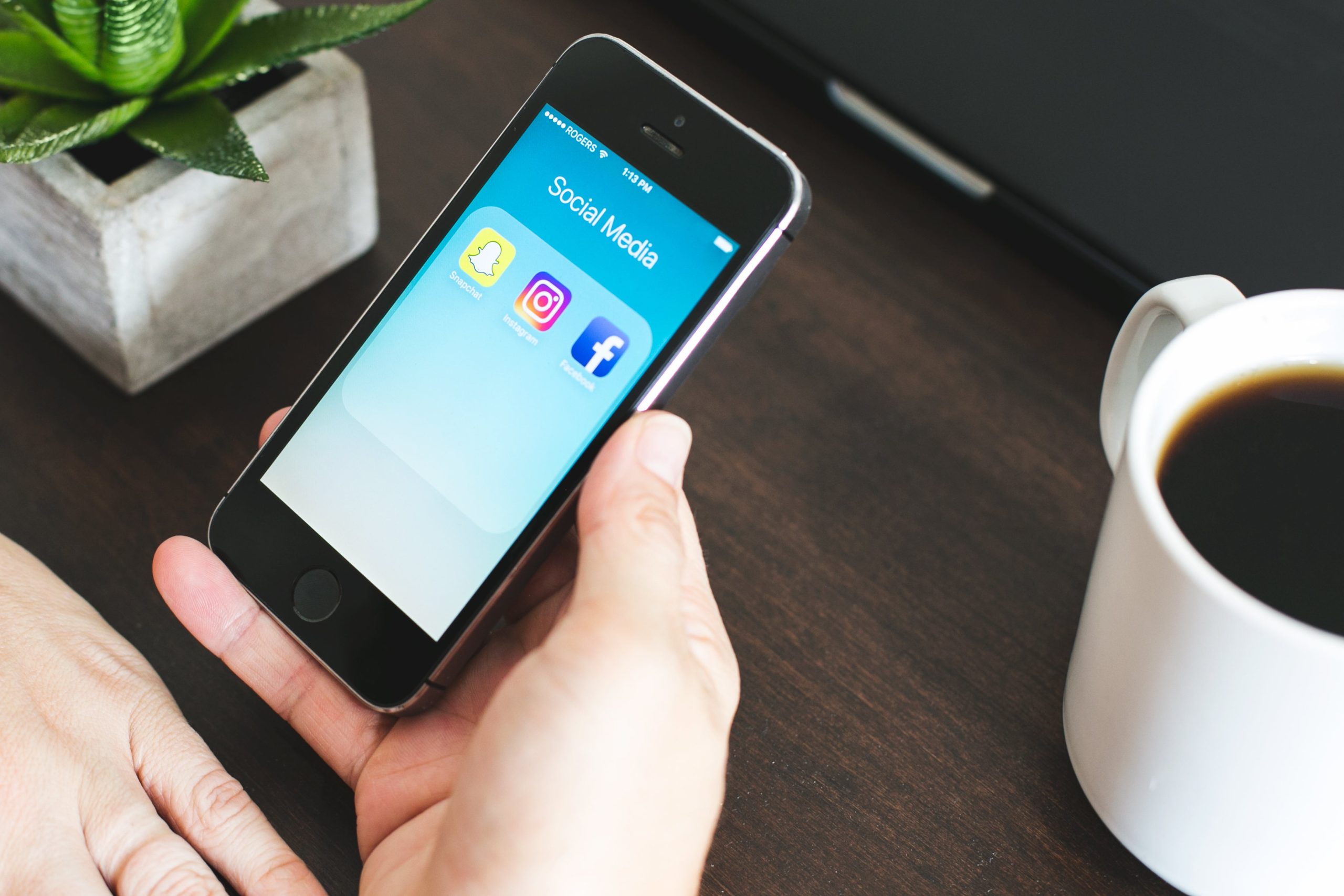 Peran dan Pengaruh Sosial Media dalam Era Digital
