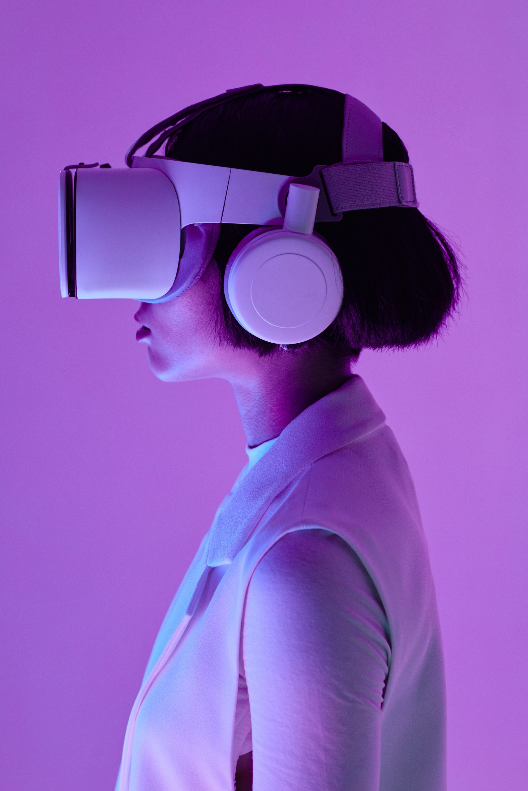 Menyelusuri Dunia Virtual Dengan Teknologi Realitas Virtual (VR)